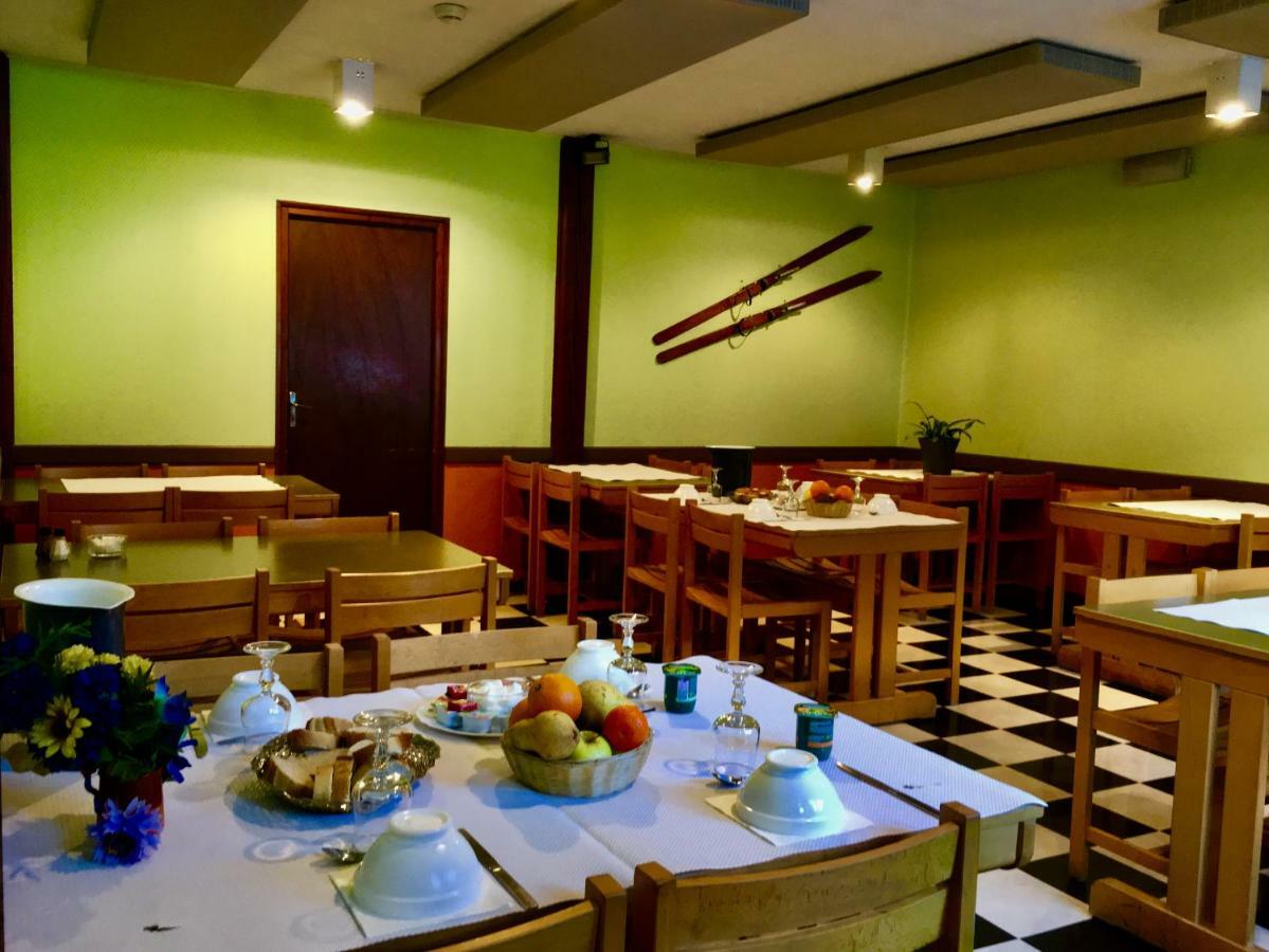 Auberge Familiale Relais Du Lys โกเตอเรต์ ภายนอก รูปภาพ